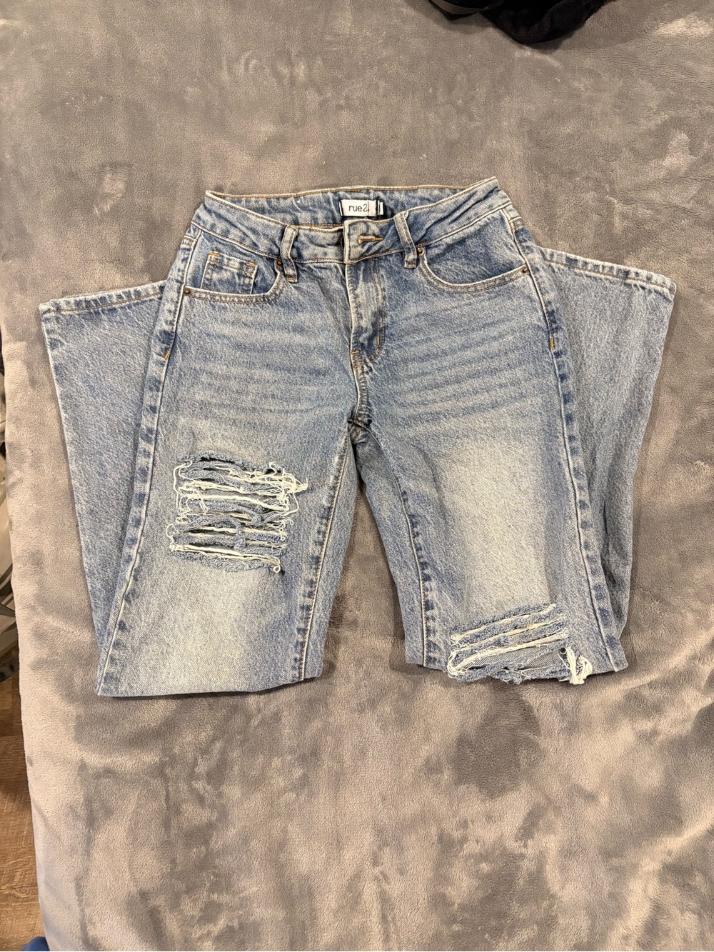 Rue21 Light Wash Distressed Straight Leg Jeans